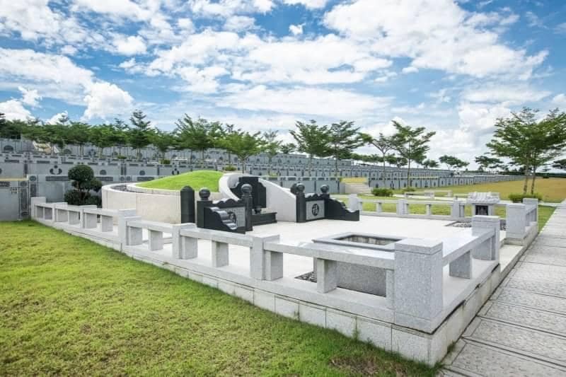 แปลงฝังครอบครัว 1-8 หลุม 11 บ้านบึง 42892 สุสานชลบุรี ขายสุสาน ช่องเก็บอัฐิ แซกีเสริมดวง